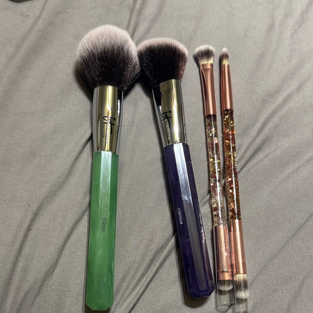 IT Cosmetics Brush Set - Green, Purple, and Gold